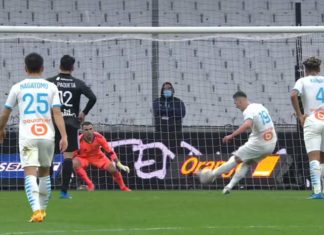 Milik marque sur penalty face à Lyon