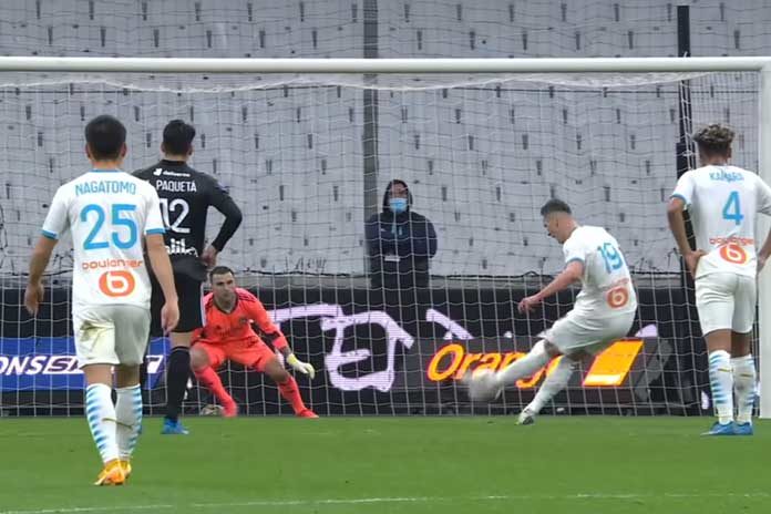 Milik marque sur penalty face à Lyon