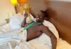 Sadio Mané avec la Coupe d'Afrique