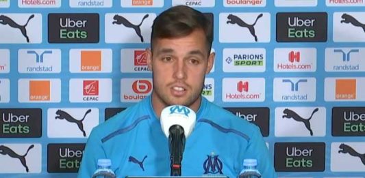 Pol Lirola en conférence de presse avec l'OM