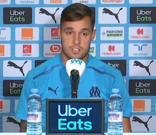 Pol Lirola en conférence de presse avec l'OM