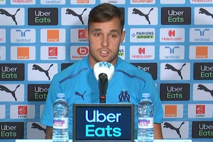 Pol Lirola en conférence de presse avec l'OM