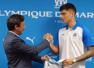 Pablo Longoria avec Joaquin Correa lors de sa présentation à l'OM (capture écran Youtube)