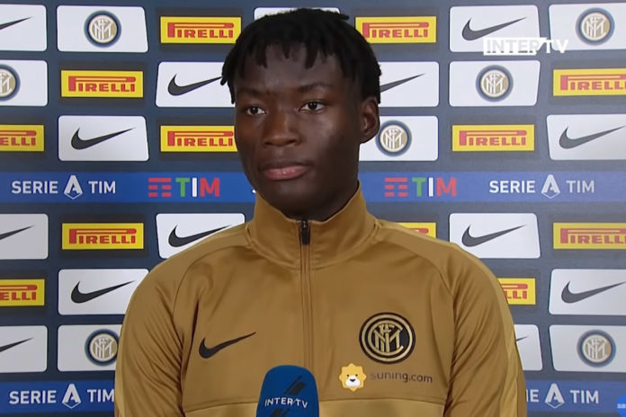 Lucien Agoumé en interview avec l'Inter Milan (capture écran Youtube)