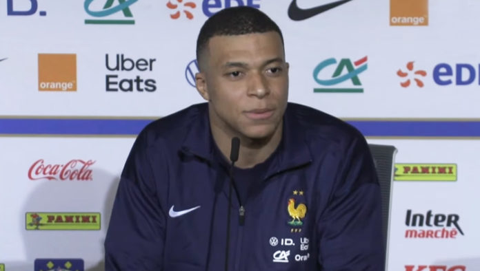 Mbappé avec la France