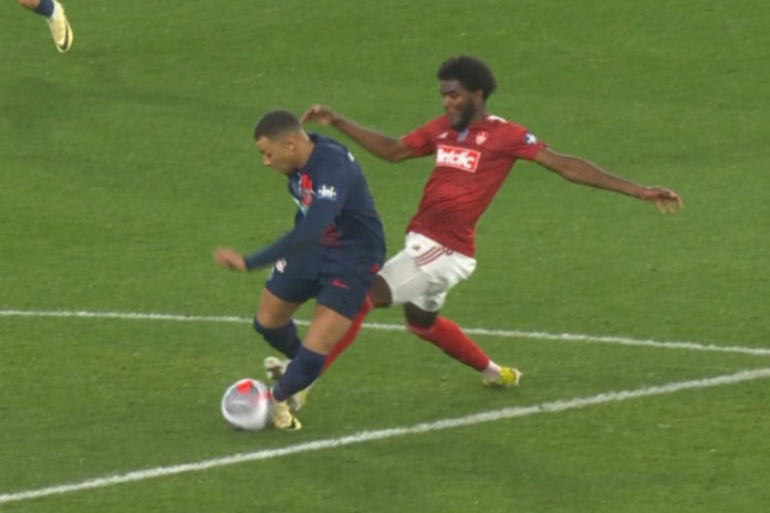 Mbappé vs Brassier