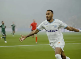 Aubameyang célèbre un but avec l'OM