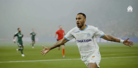 Aubameyang célèbre un but avec l'OM