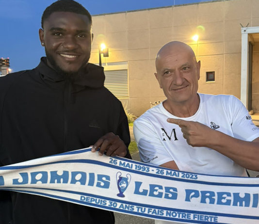 Brassier à Marseille avec titi c'est toi le boss (@Mode55489648)