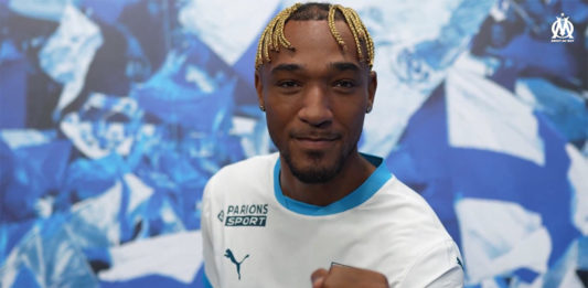 L’OM officialise sa 5e recrue du mercato ! Derek Cornelius, le nouveau défenseur de l'OM (capture écran @OM_Officiel)