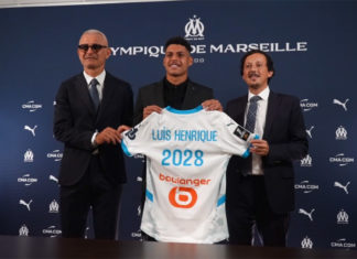 Officiel : après Balerdi, Luis Henrique prolonge à l’OM ! Luis Henrique avec Fabrizio Ravanelli et Pablo Longoria lors de sa prolongation à l'OM