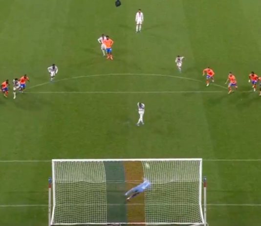 OL-OM : l'arrêt de Rulli sur le penalty de Lacazette (capture écran DAZN)