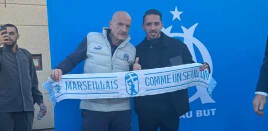 Bennacer avec Titi c'est toi le boss (crédit @Mode55489648)