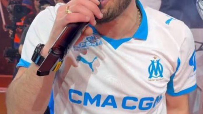 Le nouveau maillot domicile de l'OM 2025-2026 dévoilé par Jul