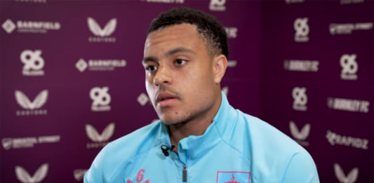 CJ Egan-Riley, défenseur de Burnley