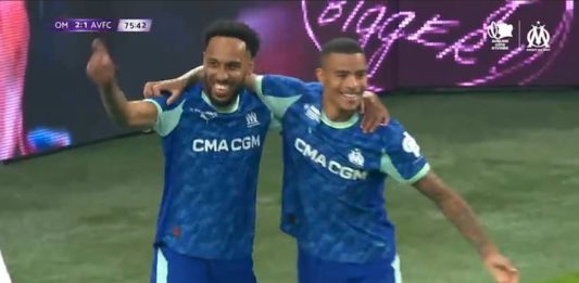 Aubameyang et Greenwood célèbrent un but lors de OM-Aston Villa (3-1)