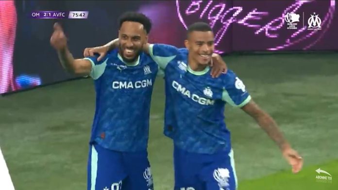 Aubameyang et Greenwood célèbrent un but lors de OM-Aston Villa (3-1)
