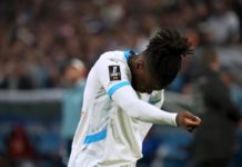 Jonathan Rowe célèbre un but avec l'OM