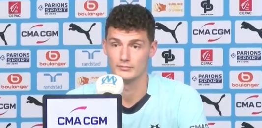 Pavard s’excuse après Lens-OM, De Zerbi le défend Pavard lors de sa présentation à l'OM
