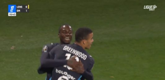 Greenwood célèbre son but avec Weah lors de Lens-OM