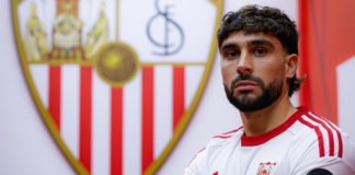 Neal Maupay signe à Séville (DR)