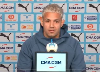 Facundo Medina en conférence de presse avec l'OM