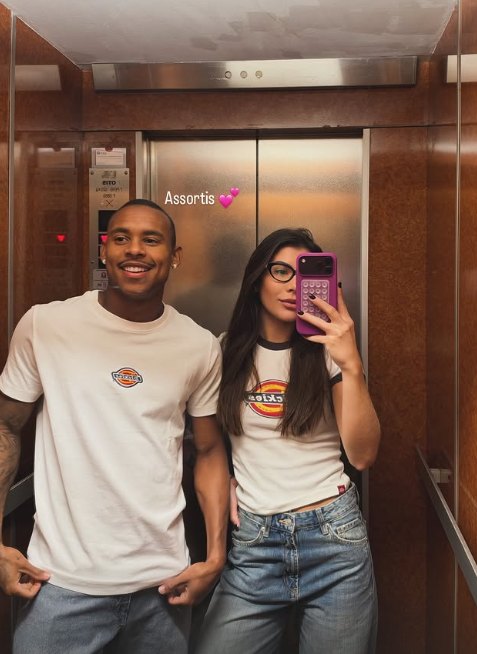 Paixão avec sa copine Júlia Mendonça (Instagram @jumndc)